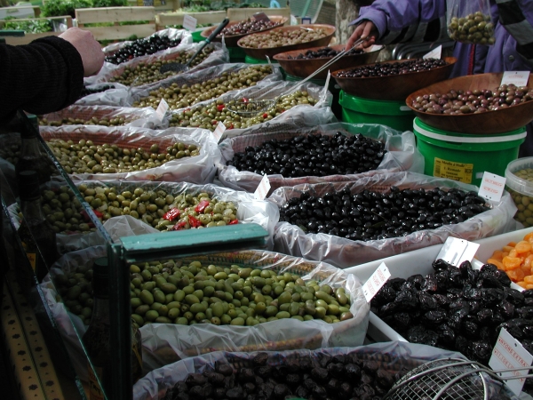 fr_spgm/gal/cucuron/market_olives.jpg